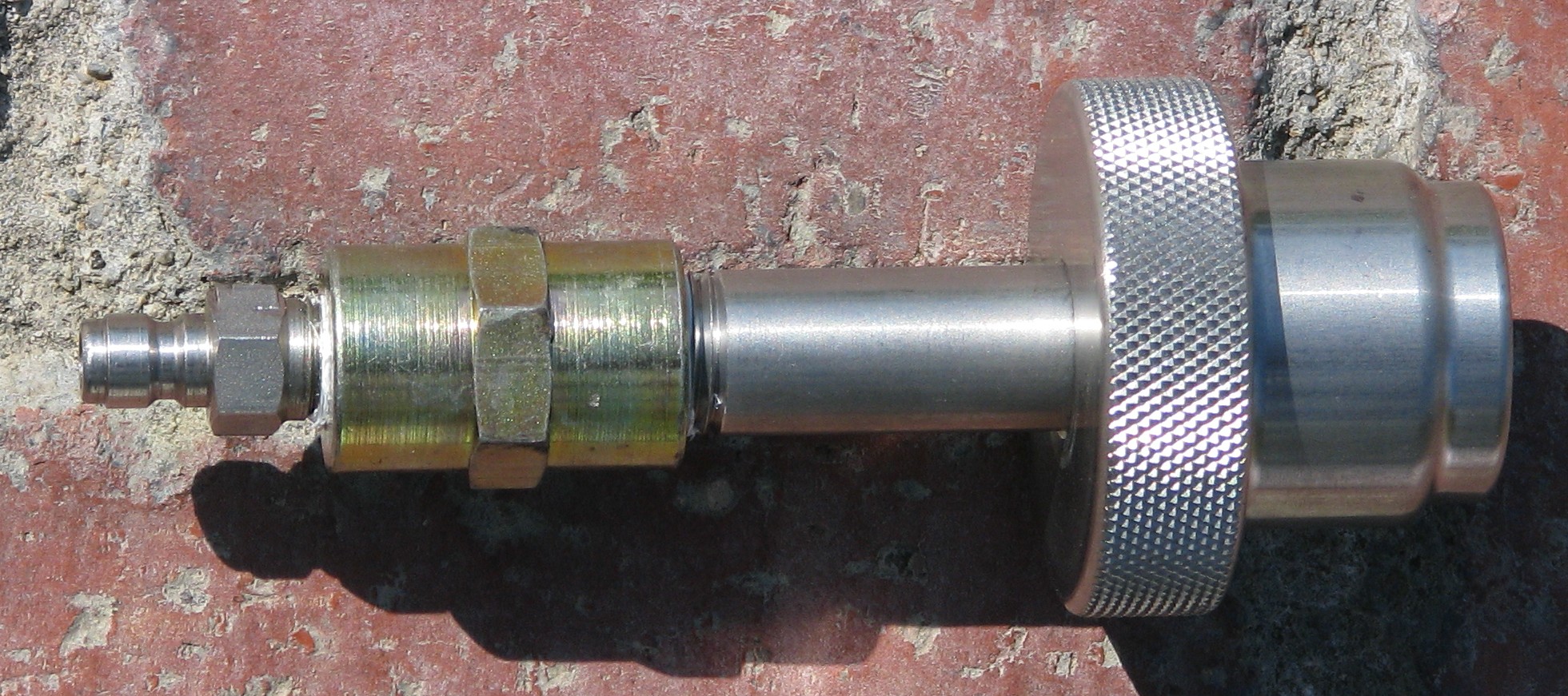 Threads on SCBA CF 4500 PSI tanks / valves?